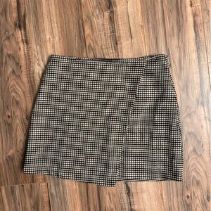 Old Navy Asymmetric Hem Plaid Mini Skirt in Black and Cream